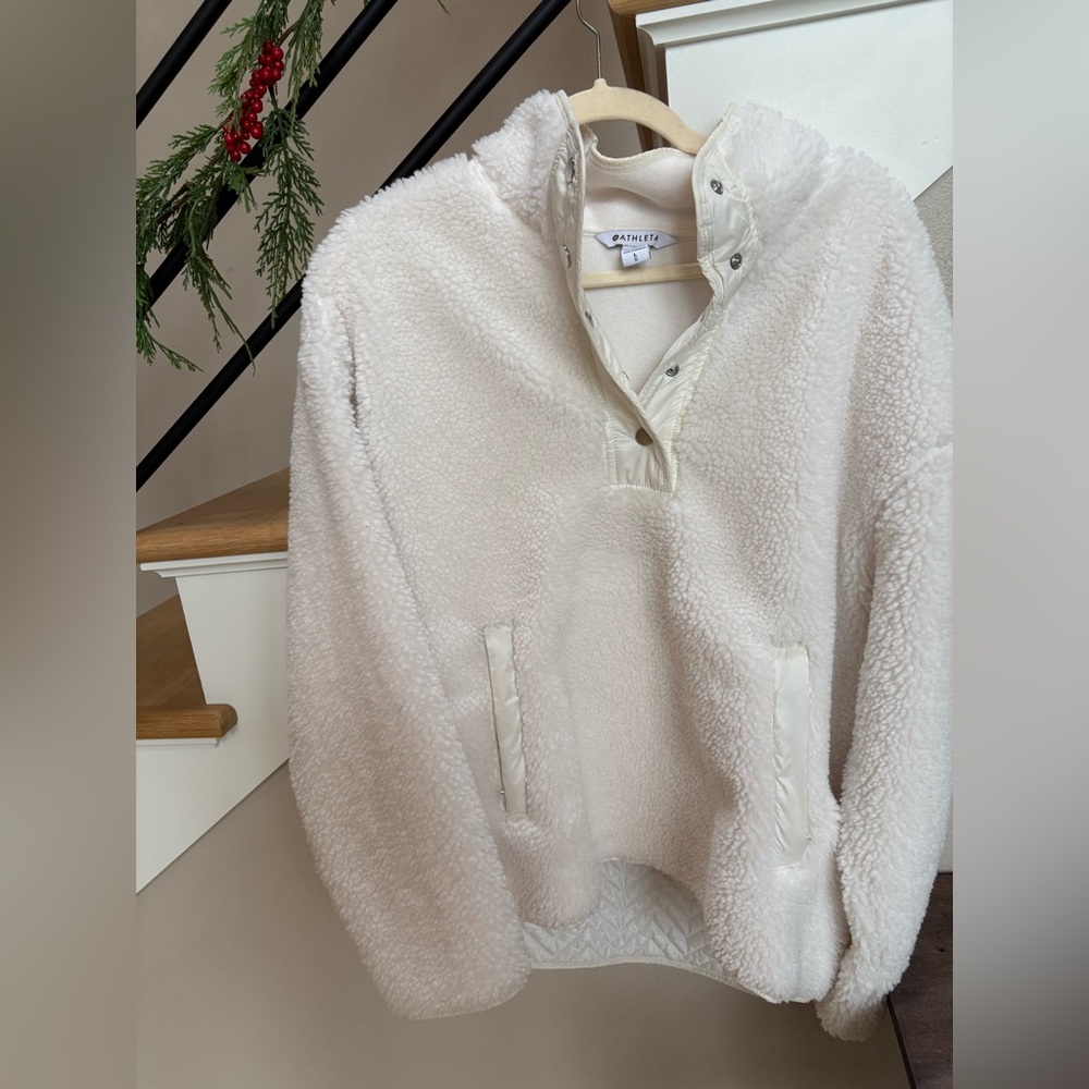 Perfect condition Athleta fleece pullover! Women’s lg, never been worn.
